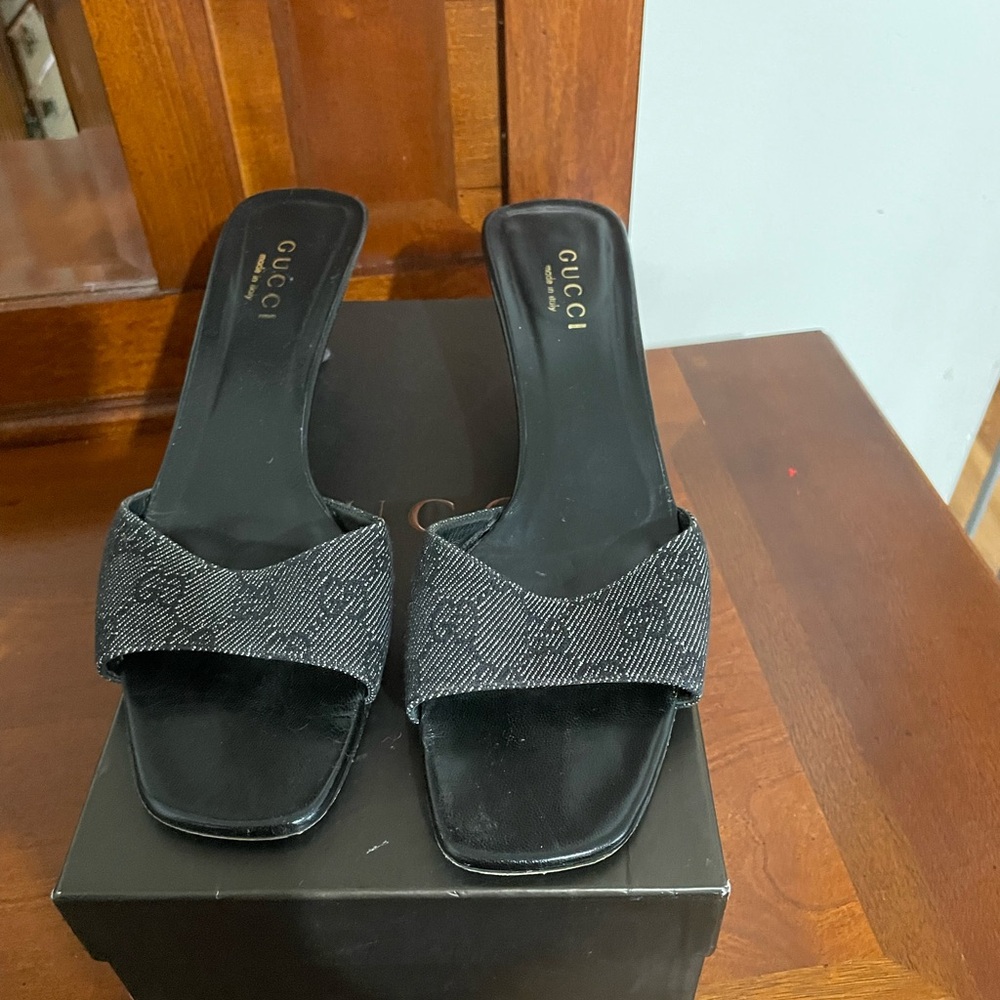 Vintage Gucci Women's Black Patterned Heels - Picture 4 of 6